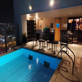 室外テーブル@ホテルアンドルームス那覇ポート